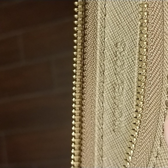 Michael Kors Wallet 8x4 Like New - Picture 7 of 8